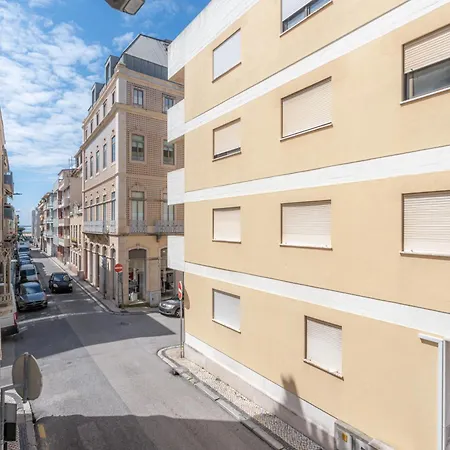 Daire Luckasa By Rent4all